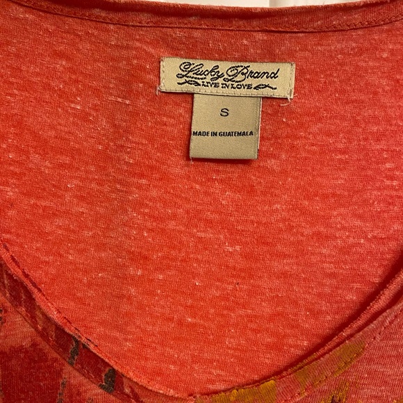 LUCKY BRAND SIZE SMALL SHORT SLEEVE T SHIRT IN PEACH COLOUR WITH V NECK - Picture 5 of 6
